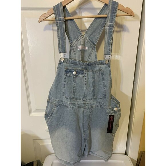 New No Boundaries Bib Overalls Women’s Sz XL 15-17 Shorts Denim NWT - Picture 1 of 6
